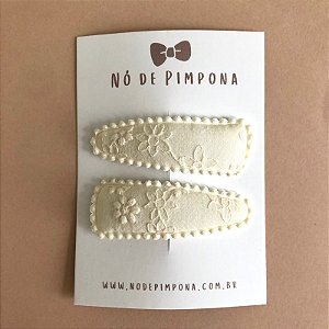 Conjunto de Presilha Tic Tac de Tecido - Bordado Creme