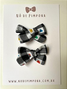 Dupla de Laços de Tecido Xadrez Preto com Corações Coloridos P ou M (Coleção Junina)