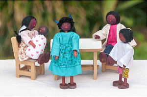 KIT BONECOS FAMILIA NEGRA COM BEBE (5 BONECOS)