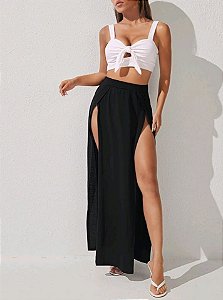 Saia Longa Fenda Profunda com shorts