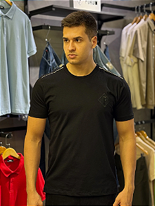Camiseta Forum Logo Bordado Preta
