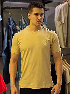 Camiseta Forum Logo Bordado Bege