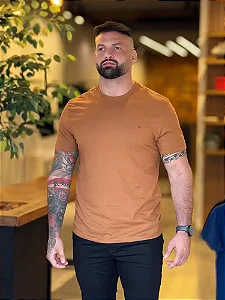 Camiseta Aramis Masculina Básica Caramelo - 100% Algodão