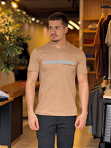 Camiseta Acostamento Escrita Emborrachada Azul Bege Caqui