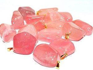 05 Pingente Pedrinha Natural Quartzo Rosa Extra Natural Dourado Atacado