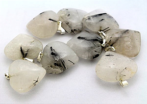 05 Pingente Coração Cristal com Turmalina Incrustada Pino Prateado Atacado