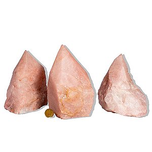 03 Cristal Rosa Pedra Pé Serrado 1 a 1,5Kg 10 a 15cm Tipo B