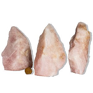 05 Cristal Rosa Pedra Pé Serrado Aprx 600g 10 a 15cm Tipo B