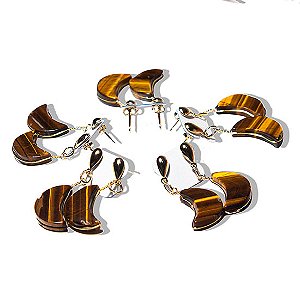 05 Brinco Meia Lua Pedra Olho de Tigre Acabamento Folha Dourado