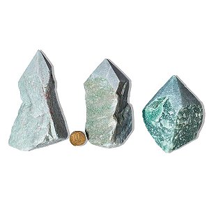 03 Quartzo Verde Pedra Pé e Bico Serrado 400 a 500g Tipo B