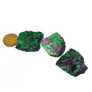 03 Rubi na Zoisita Pedra Bruto Natural 15g 2 a 4cm Classe B