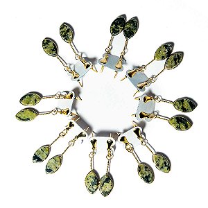 10 Brinco Navete Jadeita Verde Ranhurado Acabamento Dourado