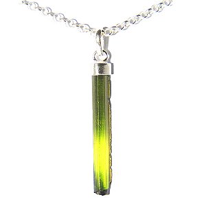 05 Pingente Nlux Canudo Turmalina Verde Envolto 25 a 30 mm Prata 950