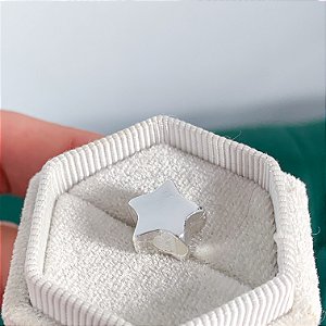 Berloque estrela lisa banhado a prata