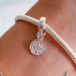 Berloque medalha São bento banhado a prata