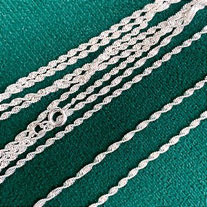 Chocker torcida 2mm banhado a prata