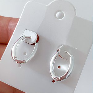 Argola click boleada oval banhado a prata