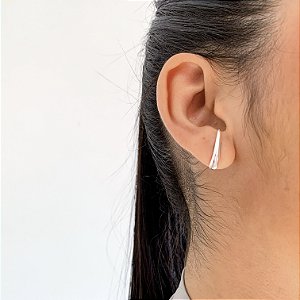 Brinco Ear Hook gota boleada banhado a prata