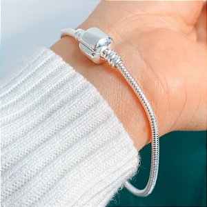 Pulseira de berloques fecho tradicional banhado a prata