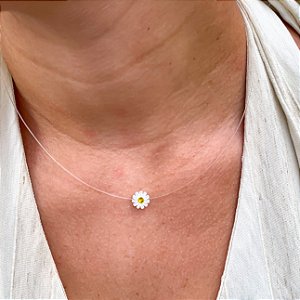 Cordão nylon flor margarida madrepérola banhado a prata