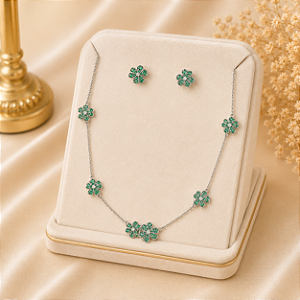 Conjunto Flor Cravejado Verde Esmeralda no Rodio