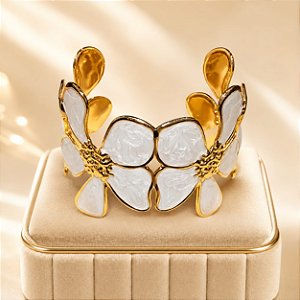 Bracelete Flor Branco Perolado Aço Inox com banho dourado