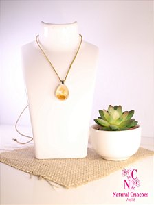Colar com Pingente de Resina e Citrino