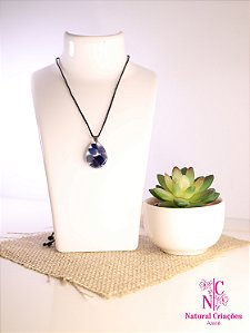 Colar com Pingente de Resina e Quartzo Azul