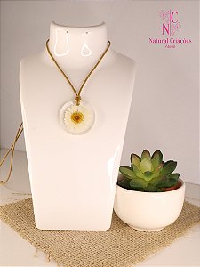 Colar com Pingente de Resina e Flores Naturais - MODEL-202411