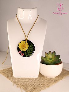 Colar com Pingente de Resina e Flores Naturais - MODEL-202413