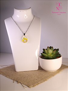 Colar com Pingente de Resina e Flores Naturais - MODEL-202417