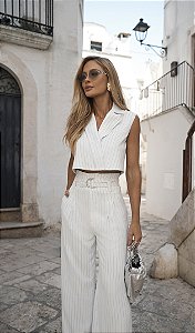 Conjunto Alfaiataria Calça + Cropped + Cinto Risca de Giz Branco