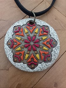 Colar Mandala Redondo Pequeno Vermelho e Laranja