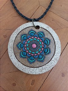 Colar Mandala Redondo Pequeno Azul e Rosa