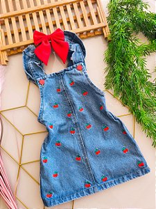 Jardineira Infantil Menina Jeans Bordada Cereja