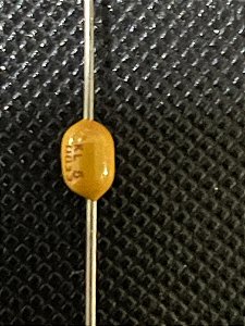 CAPACITOR MULTICAMADA AXIAL 330K/50V  ( KEMET C412C334M5U5CA )