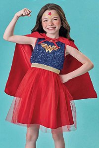 Fantasia de Super-heroína em Paetê e Tule. Acompanha Capa infanti