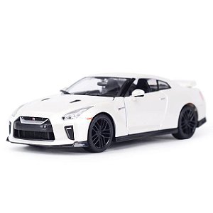 Miniatura Carro Nissan GT-R 2017 - Godzilla - Bburago - 1/24