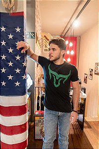 Camiseta Marco Véio Preta com Estampa Verde