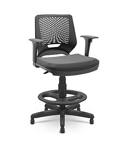 Cadeira Caixa Beezi Plaxmetal Encosto Preto Com Braços Base Nylon Assento Vinil