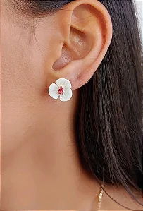 Brinco Flor Madrepérola com Gota Rubelita