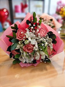 Ramalhete de 6 rosas com chuva de prata