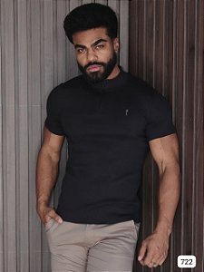 Camiseta texturizada gola c/ ziper [preta]