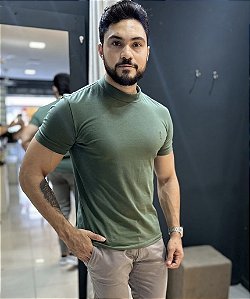 Camiseta Gola Alta Verde[ Militar]