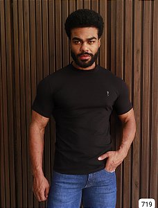 Camiseta Gola Alta [Preta]