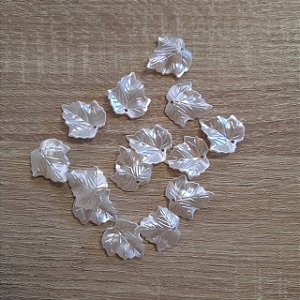 Pingente Pétalas - Translúcida Perolada - 1,7cm x 1,9cm - Pct 50g