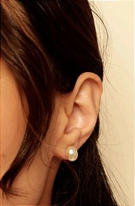 BRINCO PEROLA GABRIELA BANHADO A OURO 18K