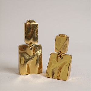 Brinco Geométrico Orgânico Banhado a Ouro 18k