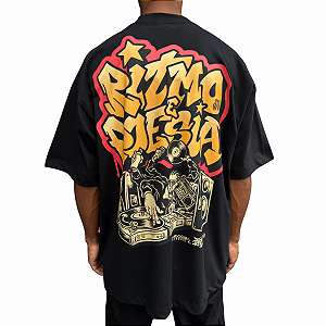 Camiseta Oversized Chronic x Thaíde Ritmo e Poesia Preto