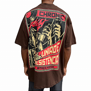 Camiseta Oversized Chronic x Thaíde Resistência Marrom